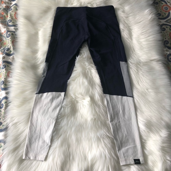 💙 SET New Balance / J.Crew Leggings & Bra Navy M - Picture 7 of 8